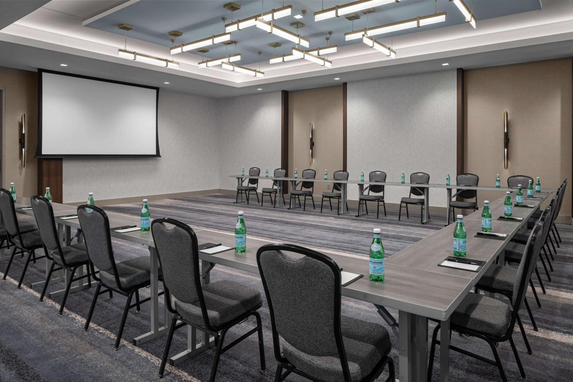 Hotel West & Main Conshohocken, Tapestry Collection Hilton Экстерьер фото